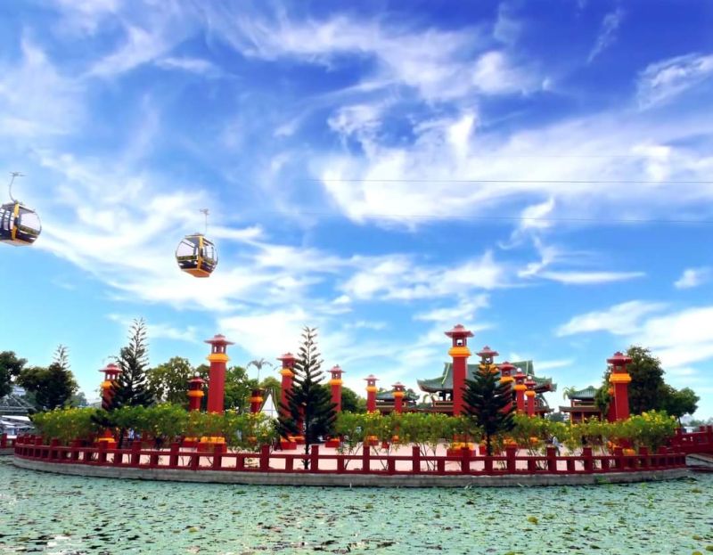 Diễn viên Tuyền Mập hướng dẫn đi cáp treo viếng Bà Chúa Xứ núi Sam