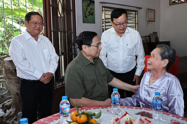 Thủ tướng đã đi thăm, chúc Tết đồng chí thương binh nặng Lâm Thị Mười