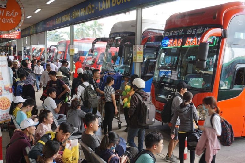 Phòng CSGT Hà Nội khuyến cáo người dân khi có nhu cầu di chuyển bằng xe khách dịp cuối năm nên đặt vé tại các bến xe hoặc trang thông tin của các bến xe theo quy định