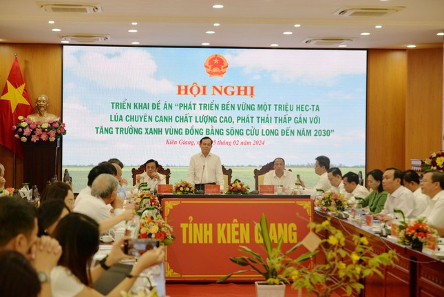 Phó Thủ tướng Trần Lưu Quang cũng lưu ý 10 chữ trong thực hiện đề án phát triển một triệu héc-ta lúa vùng Đồng bằng sông Cửu Long.