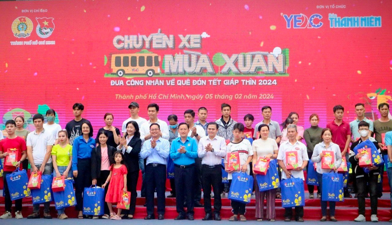 “Chuyến xe mùa Xuân” đưa công nhân về quê đón Tết Giáp Thìn 2024.