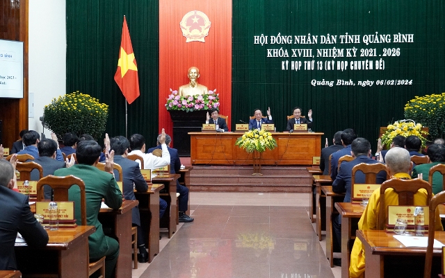 Toàn cảnh kỳ họp thứ 13 của Hội đồng nhân dân tỉnh Quảng Bình.