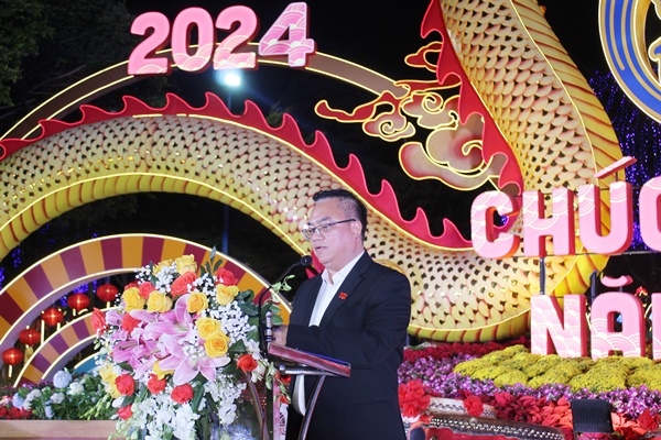 Ông Hoàng Vũ Thảnh, Chủ tịch UBND thành phố Vũng Tàu phát biểu khai mạc Hội hoa xuân