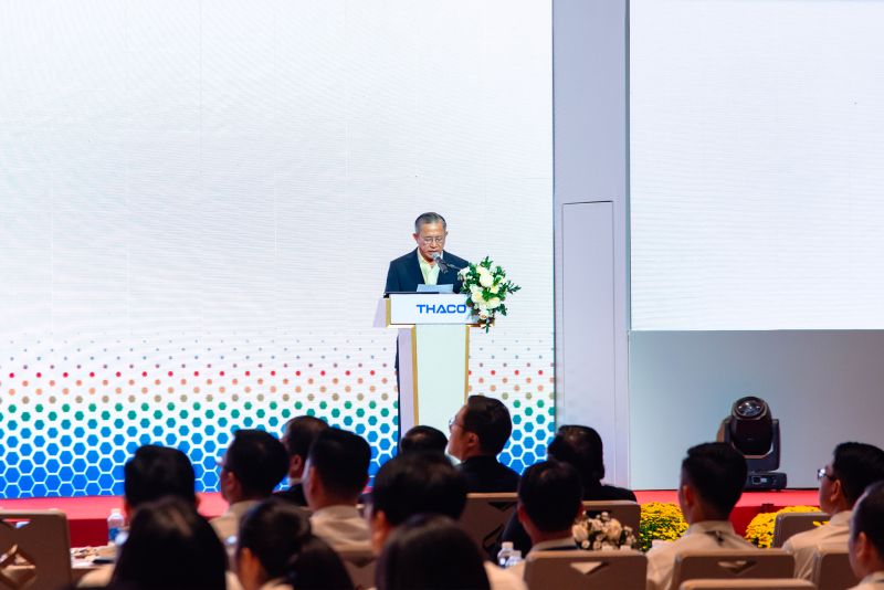 Phó Chủ tịch Thường trực HĐQT THACO Nguyễn Hùng Minh & Tổng Giám đốc THACO Phạm Văn Tài trình bày báo cáo tại hội nghị