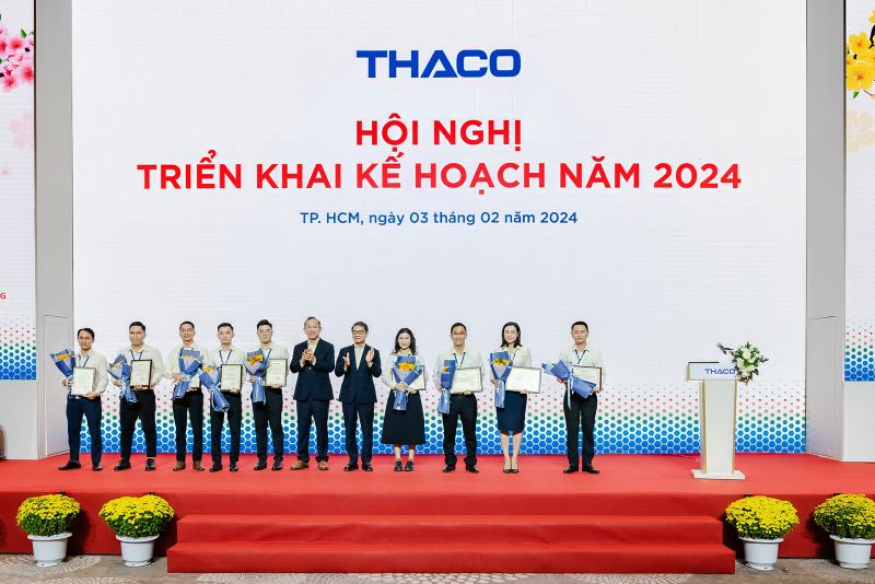 Lãnh đạo THACO khen thưởng các Cá nhân, Tập thể xuất sắc năm 2023
