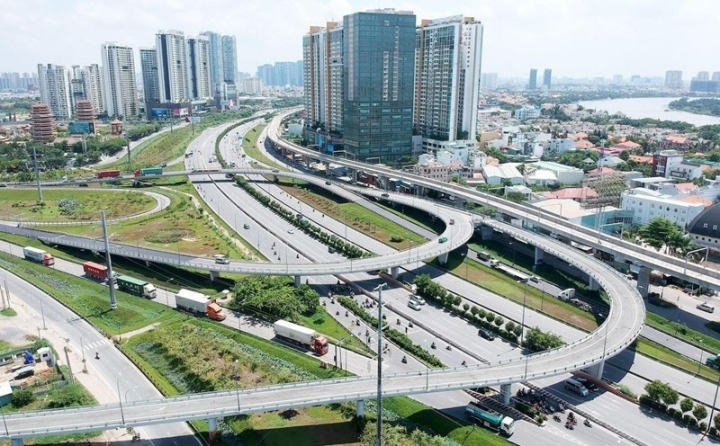 Theo ước tính của FiinRatings, Việt Nam cần ít nhất 25-30 tỷ USD hàng năm để đầu tư cơ sở hạ tầng trong 10 năm tới, tương đương gần 600 tỷ USD cho đến năm 2040...