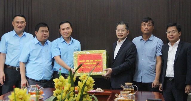 Bí thư Thành ủy Nguyễn Văn Quảng thăm, chúc Tết Công ty CP Môi trường đô thị Đà Nẵng Bí thư Thành ủy Nguyễn Văn Quảng thăm, chúc Tết Công ty CP Môi trường đô thị Đà Nẵng