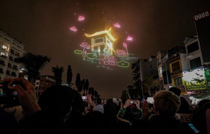 V&agrave;o đ&ecirc;m giao thừa, l&uacute;c 23h30 ph&uacute;t tối nay (9/2), người d&acirc;n sẽ được 