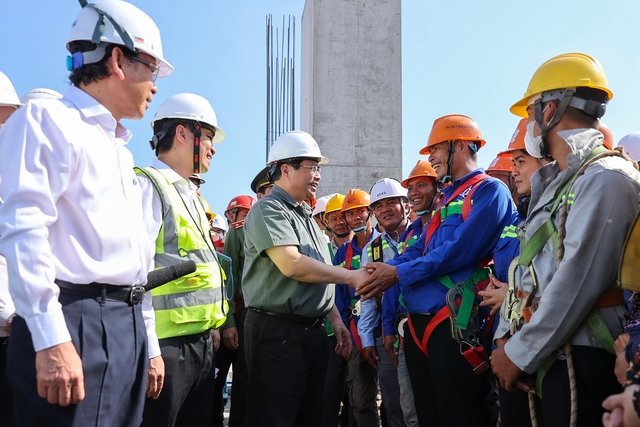 Thủ tướng làm việc và kiểm tra dự án nhà Ga hành khách T3 Tân Sơn Nhất (TPHCM)