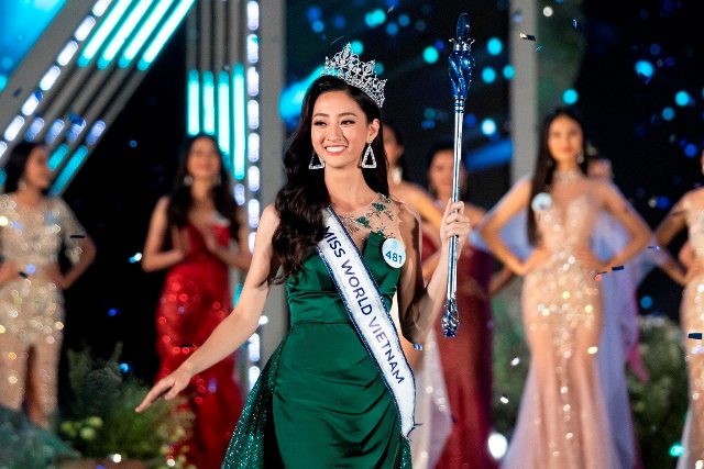 Khoảng khắc đăng quang của Hoa hậu Thế giới Việt Nam 2019 của Lương Thùy Linh. Ảnh: BTC
