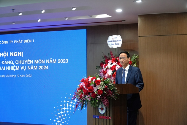 Ông Trần Doãn Thành - Chủ tịch Công đoàn EVNGENCO1 phát động phong trào thi đua năm 2024 tại Hội nghị tổng kết công tác Đảng, chuyên môn năm 2023 và triển khai nhiệm vụ năm 2024 của EVNGENCO1