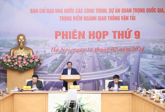 Thủ tướng yêu cầu các đại biểu dự phiên họp thảo luận, đánh giá tình hình, đề xuất giải pháp rút ngắn tiến độ các công trình, dự án, bảo đảm chất lượng, kỹ/mỹ thuật công trình