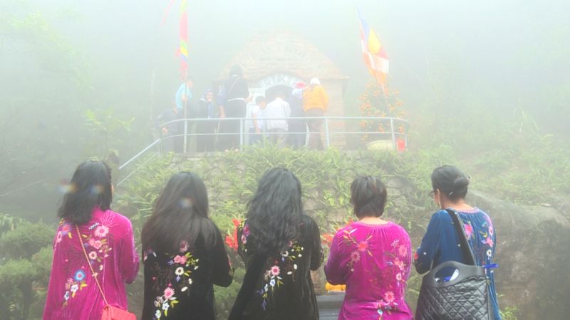 Lễ hội là dịp để các tầng lớp nhân dân, phật tử, du khách hành hương về Ngọa Vân chiêm bái.