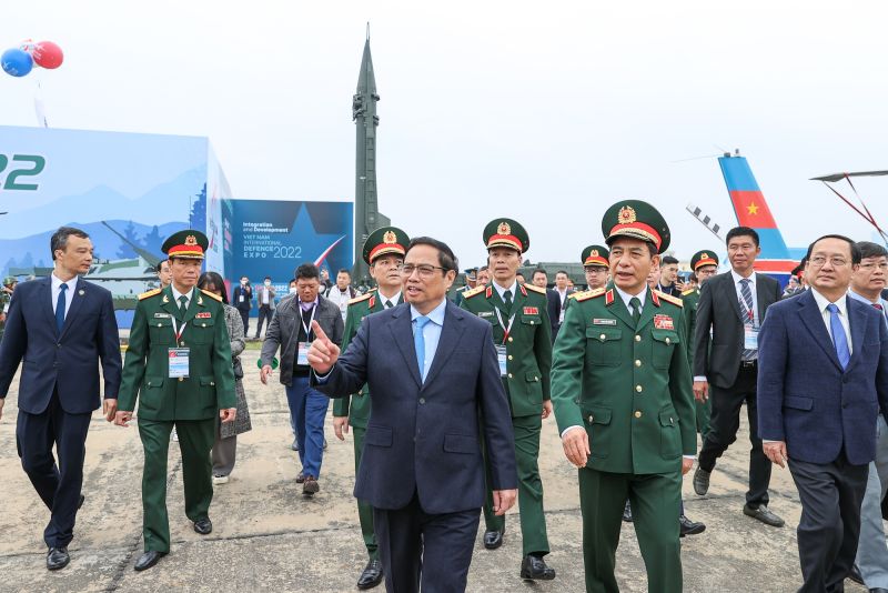 Thủ tướng Phạm Minh Chính tham quan Triển lãm Quốc phòng lần thứ nhất.