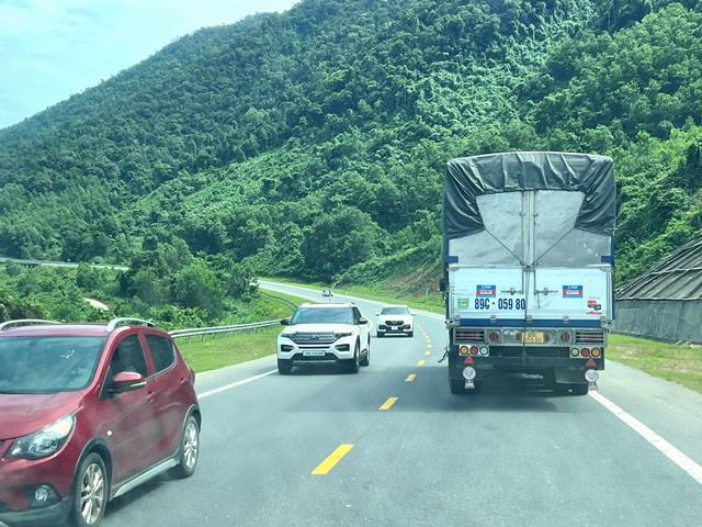 Cao tốc Cam Lộ - La Sơn, không có dải phân cách cứng nên dễ xảy ra tai nạn Cao tốc Cam Lộ - La Sơn, không có dải phân cách cứng nên dễ xảy ra tai nạn