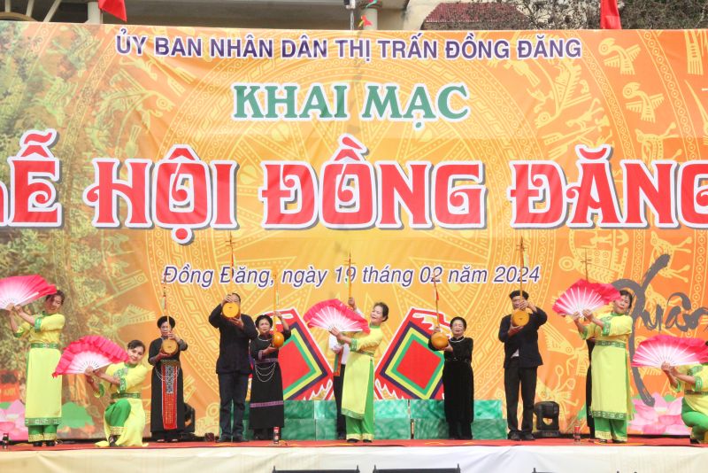 Tiết mục biểu diễn chào mừng lễ hội mang đậm nét văn hóa truyền thống Xứ Lạng