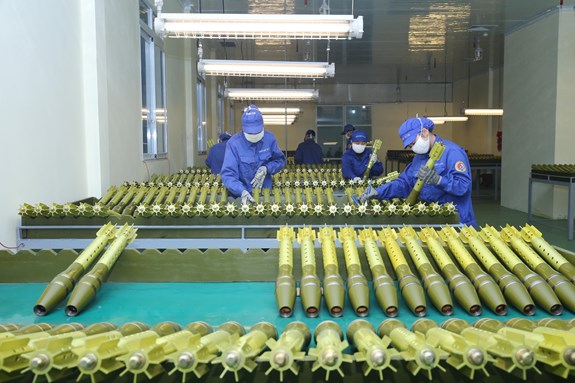 Sản xuất sản phẩm quốc phòng tại Nhà máy Z115 (Tổng cục Công nghiệp Quốc phòng). Ảnh: Mạnh Hà.