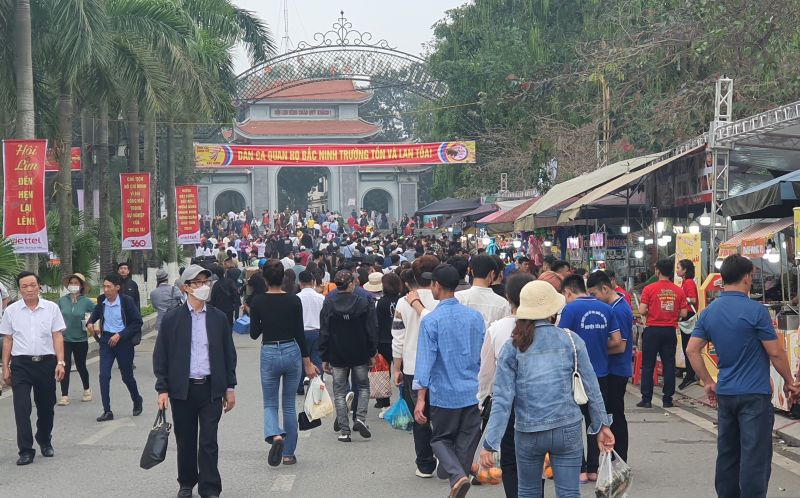 Cổng vào trung tâm đồi Lim Cổng vào trung tâm đồi Lim