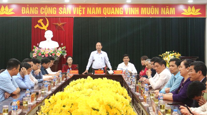 Bí thư Huyện ủy Nguyễn Văn Ngọc phát biểu tại buổi gặp mặt