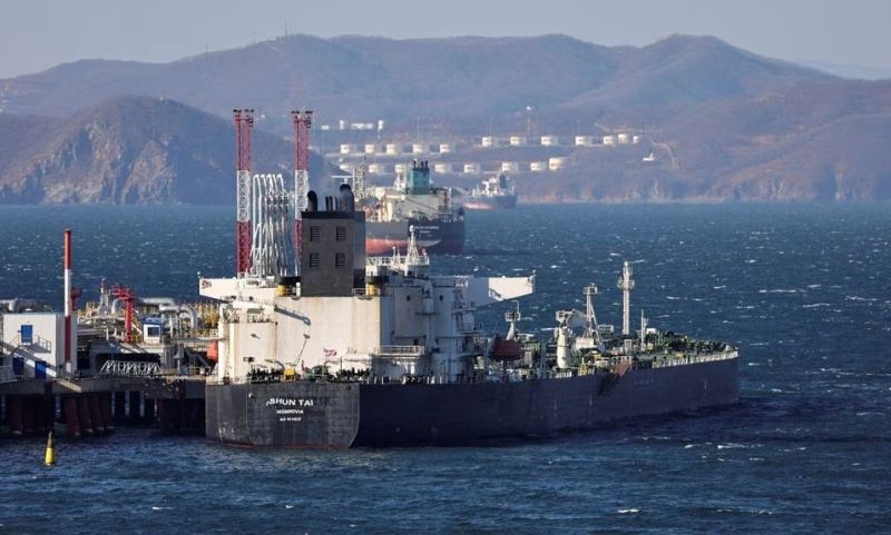 Một tàu chở dầu neo tại cảng Kozmino, vịnh Nakhodka, gần thành phố Nakhodka, Nga, tháng 12/2022. (Nguồn: Reuters)
