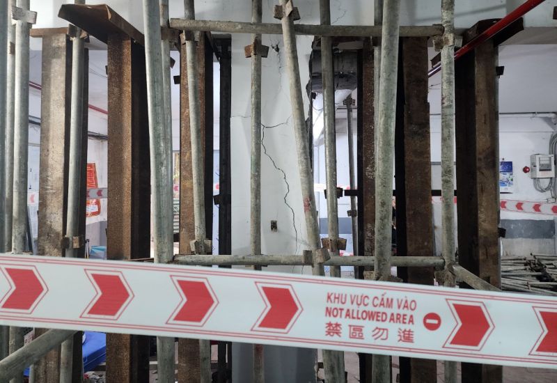 Chung cư mini 'chống nạng' tại quận Thanh Xuân được xác định là xây dựng sai phép, vượt tầng.