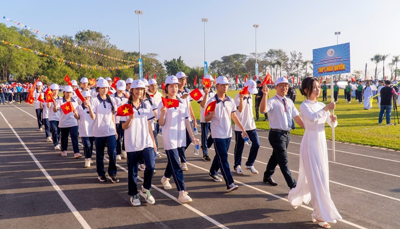 Học sinh, VĐV tham gia diễu hành tại lễ khai mạc HKPĐ tỉnh BR-VT