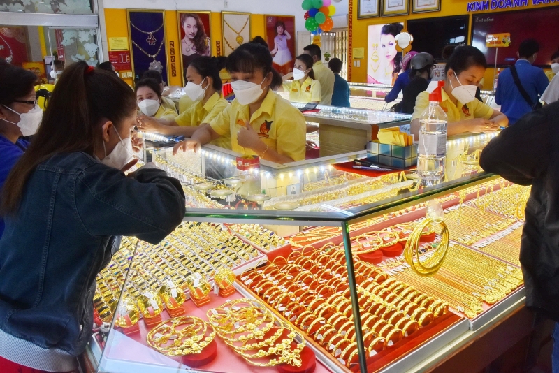 Giá vàng hôm nay 24/2: Biến động không ngừng, vàng SJC quay đầu giảm nhẹ