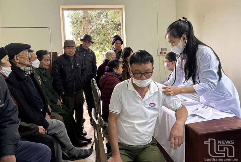 Thái Nguyên: TP. Phổ Yên khám bệnh và cấp phát thuốc miễn phí cho người có công