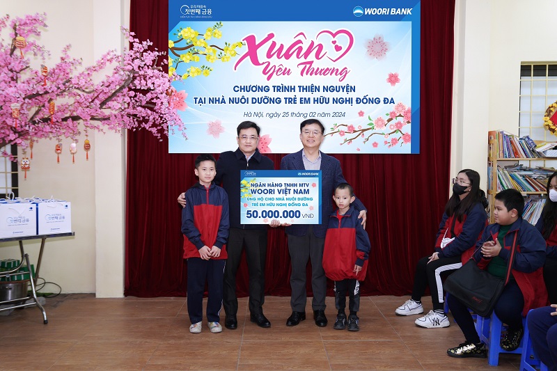 Ngân hàng Woori Việt Nam ủng hộ số tiền 50 triệu đồng cho Nhà nuôi dưỡng trẻ em Hữu Nghị, Đống Đa