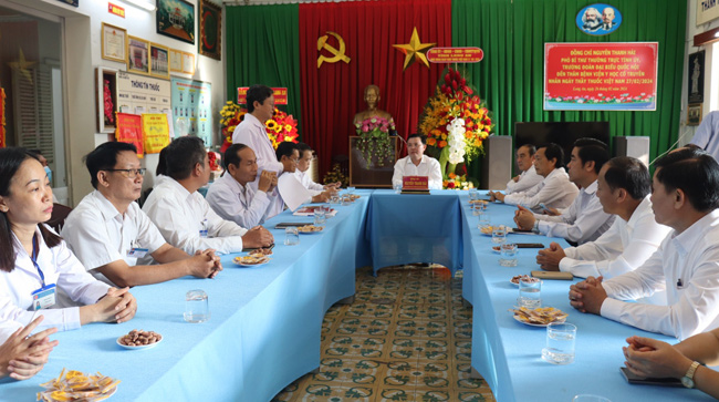 Phó Bí thư Thường trực Tỉnh ủy Long An thăm các cơ sở y tế nhân dịp Ngày Thầy thuốc Việt Nam 27/02