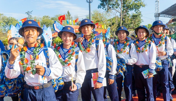 Thanh niên thành phố Vũng Tàu trong quân phục Hải quân đầy tự hào trước giờ nhập ngũ