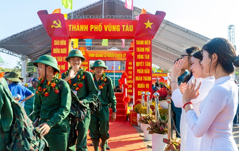Thanh niên thành phố Vũng Tàu lên đường thực hiện nghĩa vụ quân sự