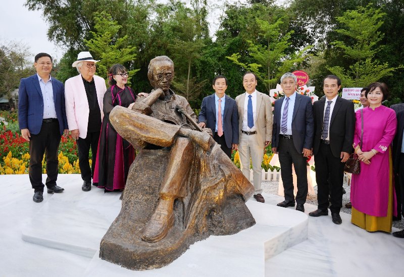 Khánh thành tượng nghệ thuật Trịnh Công Sơn bên bờ sông Hương xứ Huế