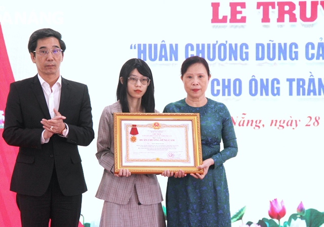 Bảo vệ ngân hàng tử nạn khi bắt cướp được truy tặng Huân chương Dũng cảm