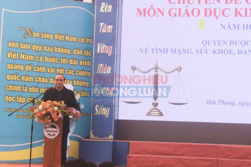 Ông Đỗ Văn Lợi, phó giám đốc Sở GD&ĐT Hải Phòng phát biểu khai mạc