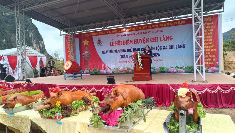 Lãnh đạo xã Chi Lăng, huyện Chi Lăng, tỉnh Lạng Sơn phát biểu khai mạc ngày hội