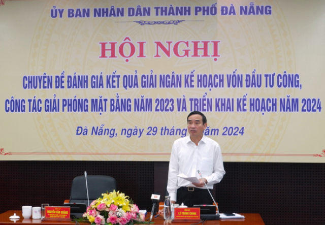 Chủ tịch UBND thành phố Lê Trung Chinh phát biểu kết luận hội nghị