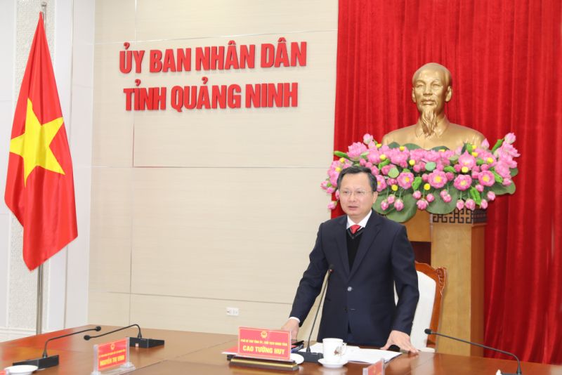 Ông Cao Tường Huy, Phó Bí thư Tỉnh ủy, Chủ tịch UBND tỉnh, chủ trì phiên họp.