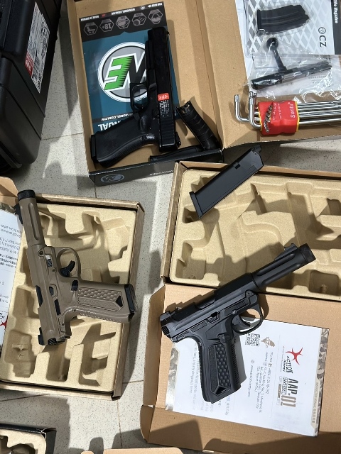 Rất nhiều súng được đối tượng cất giữ Rất nhiều súng được đối tượng cất giữ