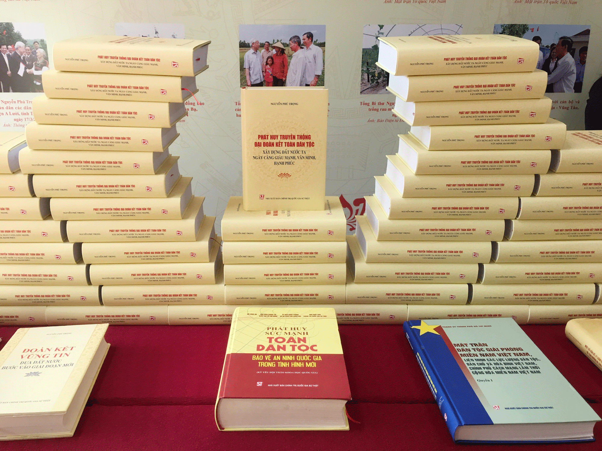 Cuốn sách là tài liệu quý về xây dựng và phát huy truyền thống đại đoàn kết toàn dân tộc. Ảnh Tạp chí Tuyên giáo.