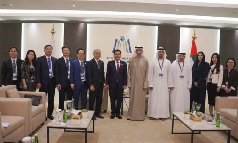 Bộ trưởng Công thương và đoàn công tác của Việt Nam làm việc với Quốc vụ khanh phụ trách Thương mại quốc tế, Bộ Ngoại thương UAE.