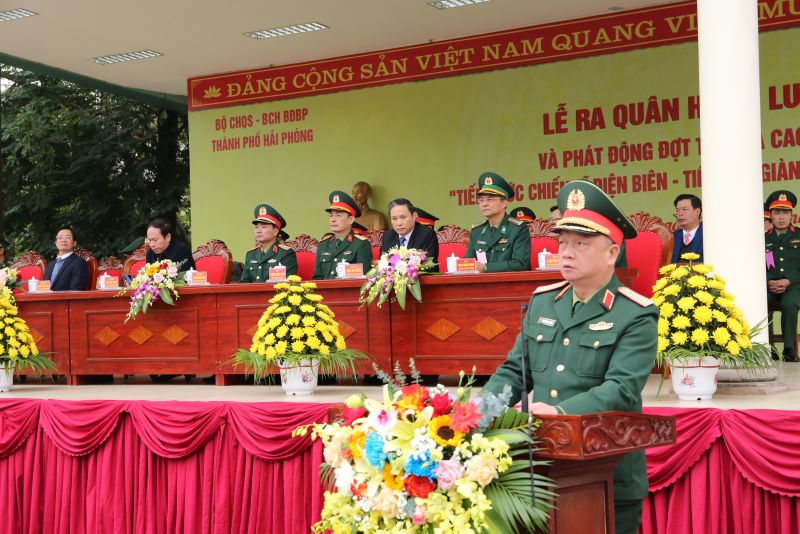 Trung tướng Nguyễn Quang Ngọc- Ủy viên Trung ương Đảng, Ủy viên Quân ủy Trung ương, Tư lệnh Quân khu phát biểu chỉ đạo tại buổi Lễ.