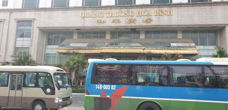 Thâm nhập thủ phủ kinh doanh hàng hóa có dấu hiệu vi phạm tại Quảng trường Hòa Bình