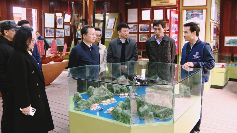 Cao Tường Huy, Chủ tịch UBND tỉnh, kiểm tra hoạt động của Trung tâm Văn hóa nổi Cửa Vạn.