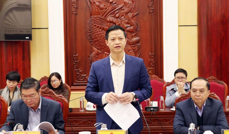 Ông Vương Quốc Tuấn, Ủy viên Dự khuyết Ban Chấp hành Trung ương Đảng, Phó Chủ tịch Thường trực UBND tỉnh phát biểu tại buổi làm việc