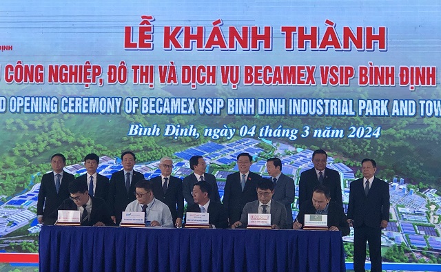 Lễ ký kết hợp tác đầu tư giữa Becamex VSIP Bình Định và các đối tác. Ảnh: V.H