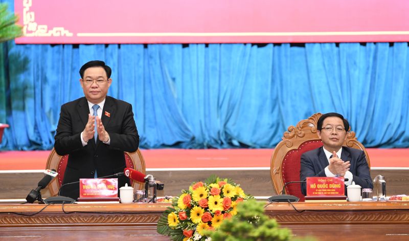 Chủ tịch Quốc hội Vương Đình Huệ làm việc với Ban Thường vụ Tỉnh ủy Bình Định. Ảnh: Lâm Hiển