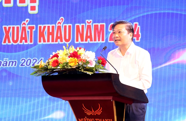 Phó Chủ tịch Thường trực UBND tỉnh Lê Hồng Vinh phát biểu tại Hội nghị.