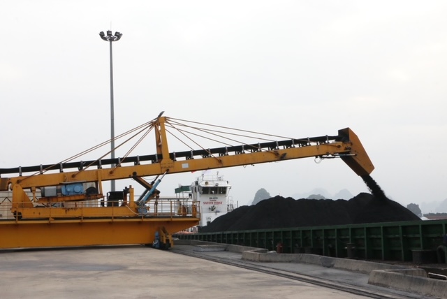 Hoạt động tiêu thụ than tại cảng Km6 (Công ty Kho vận và Cảng Cẩm Phả).