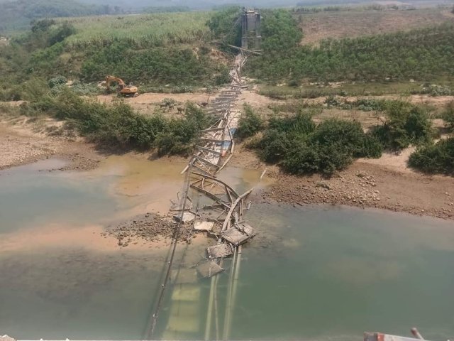 Hiện trạng công trình cầu treo Kẻ Nính, xã Châu Hạnh (Quỳ Châu) bị sập trưa 6/3.
